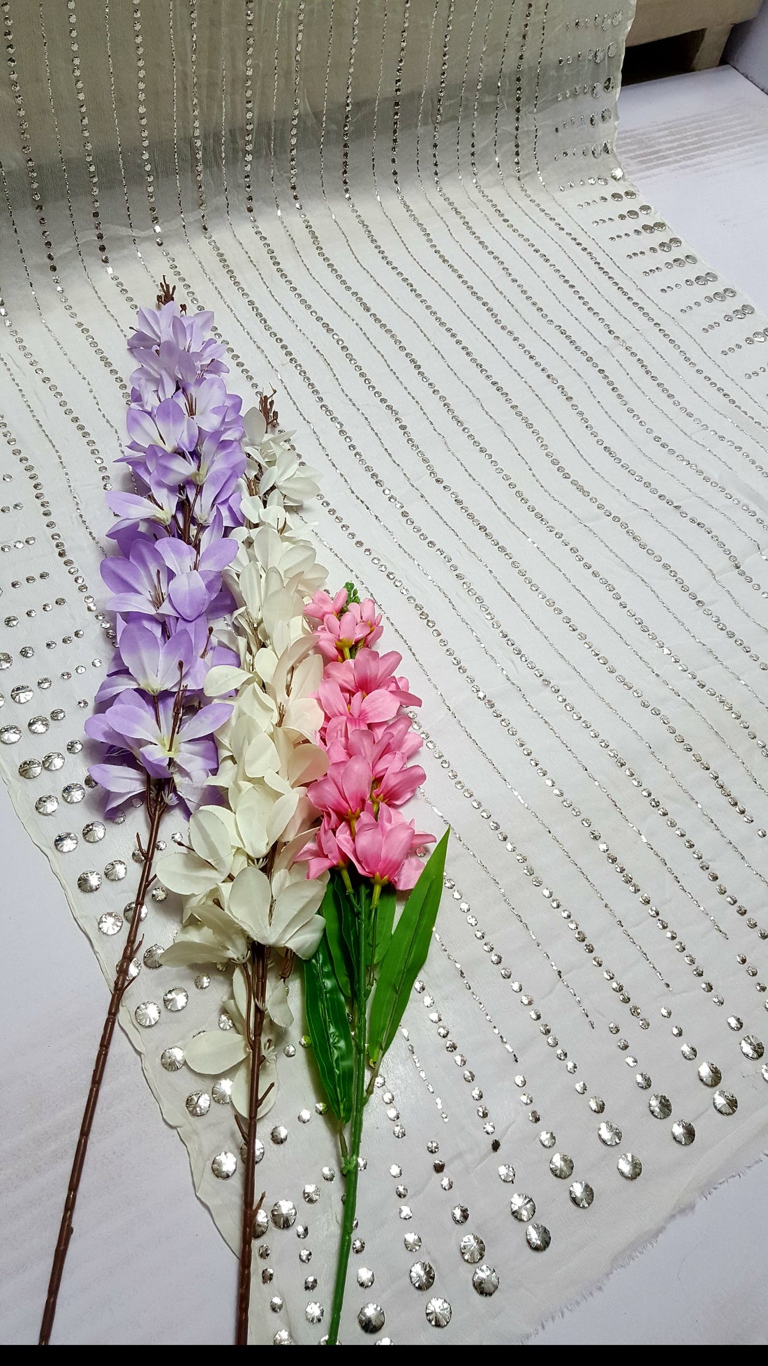 White colour Exclusive Heavy Mukesh Kamdani Work Saree 🥻 on Pure China Karincle Chiffon 6 Meter