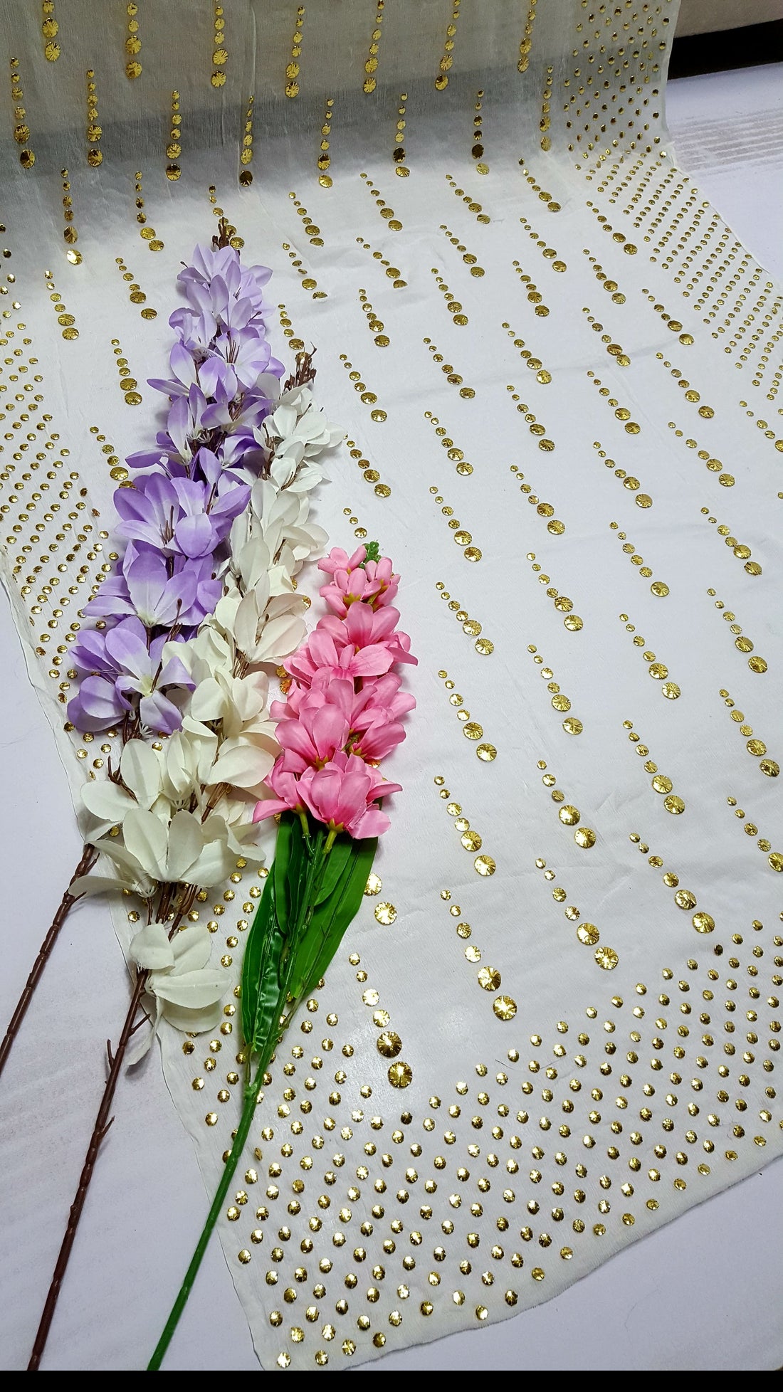 White colour Exclusive Heavy Mukesh Kamdani Work Saree 🥻 on Pure China Karincle Chiffon 6 Meter